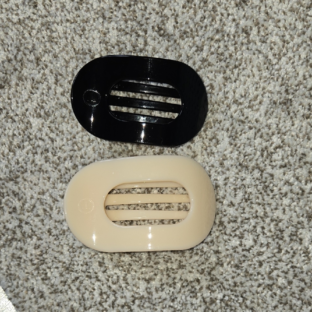Teleties Flat Black and Cream Hair Clips